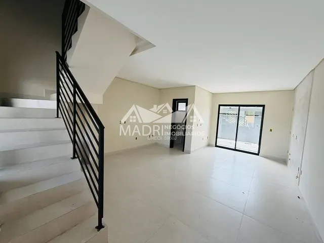 Sobrado com 100m² 3 quartos e 3 banheiros, à venda, no bairro Barra do Aririú em Palhoça