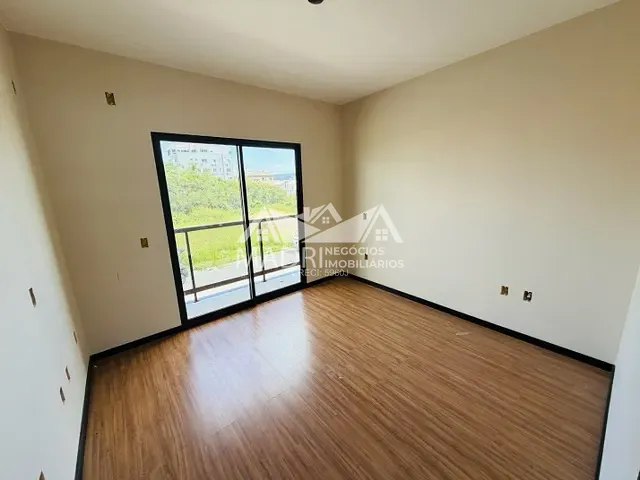 Sobrado com 100m² 3 quartos e 3 banheiros, à venda, no bairro Barra do Aririú em Palhoça