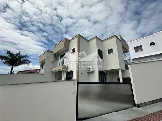 Sobrado 2 quartos e 1 banheiro, à venda ou para alugar, no bairro Bela Vista em Palhoça