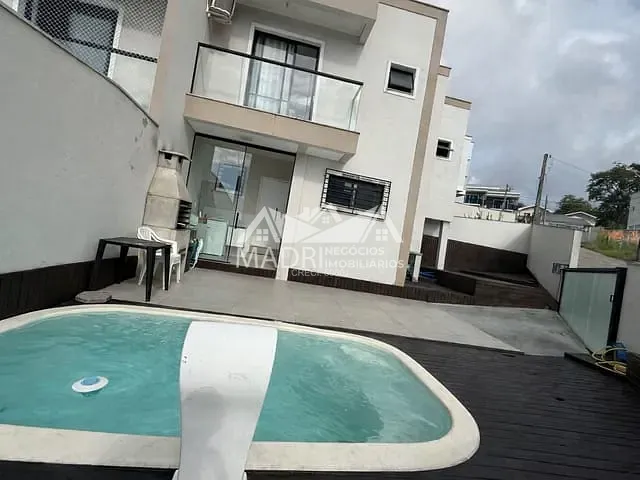 Sobrado 2 quartos e 1 banheiro, à venda ou para alugar, no bairro Bela Vista em Palhoça