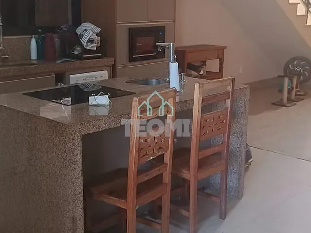 Sobrado com 306m² 3 quartos e 3 banheiros, à venda ou para alugar, no bairro Loteamento Residencial Pérola do Vale em Tremembé