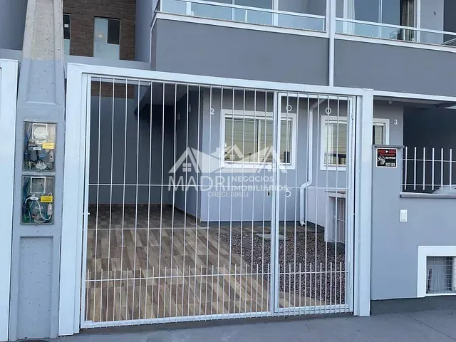 Sobrado 2 quartos e 1 banheiro, à venda, no bairro Nova Palhoça em Palhoça