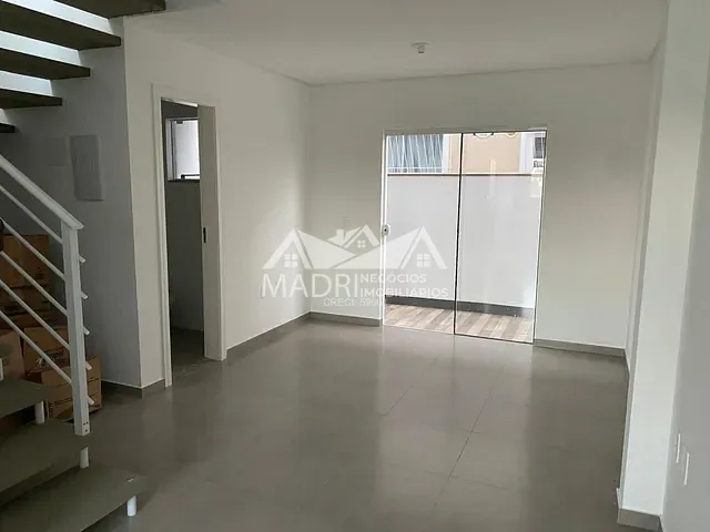 Sobrado 2 quartos e 1 banheiro, à venda, no bairro Nova Palhoça em Palhoça