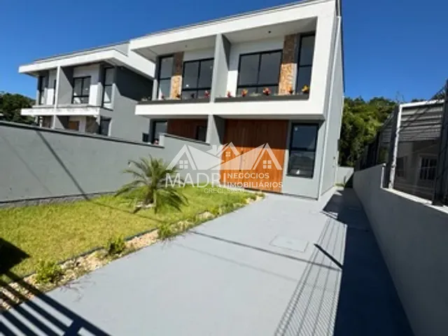 Sobrado com 150m² 2 quartos e 1 banheiro, à venda, no bairro Forquilhas em São José
