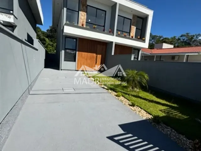 Sobrado com 150m² 2 quartos e 1 banheiro, à venda, no bairro Forquilhas em São José