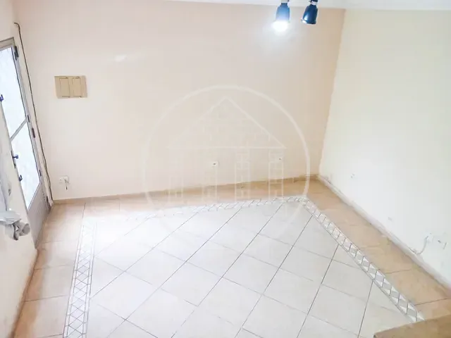 Sobrado com 300m², para alugar, no bairro Jardim Beatriz em São Paulo