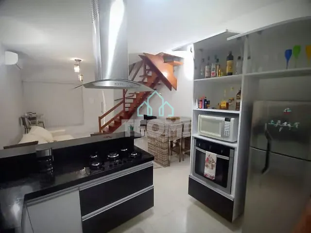 Sobrado 2 quartos e 3 banheiros, à venda, no bairro Jardim Adalgisa em Caraguatatuba