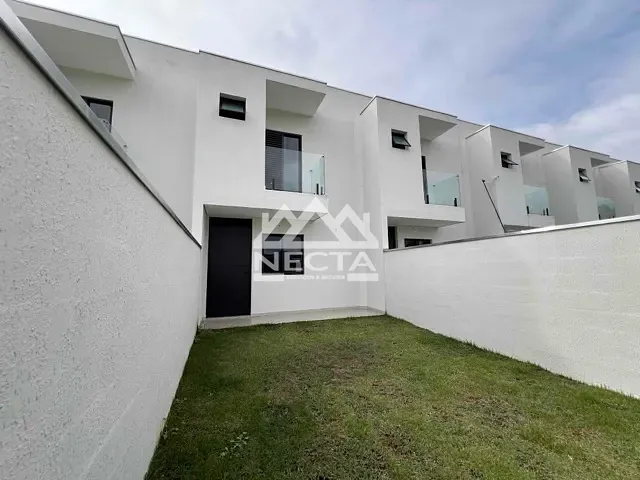 Sobrado com 80m² 2 quartos e 2 banheiros, à venda, no bairro Jardim Tarumãs em Caraguatatuba