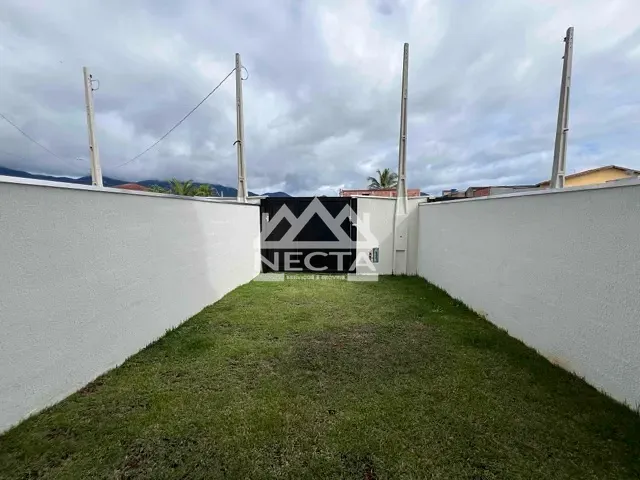 Sobrado com 80m² 2 quartos e 2 banheiros, à venda, no bairro Jardim Tarumãs em Caraguatatuba