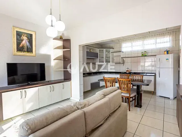 Sobrado com 280m² 3 quartos e 1 banheiro, à venda, no bairro Sítio Cercado em Curitiba