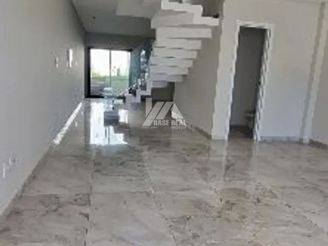 Sobrado 3 quartos e 3 banheiros, à venda, no bairro Nova Rússia em Ponta Grossa