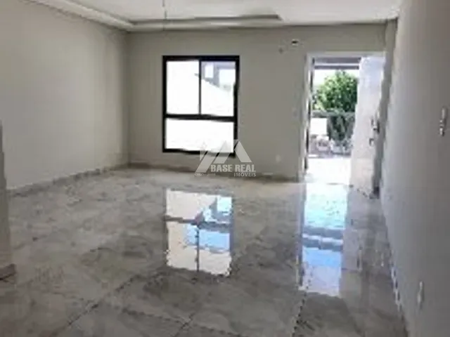 Sobrado 3 quartos e 3 banheiros, à venda, no bairro Nova Rússia em Ponta Grossa