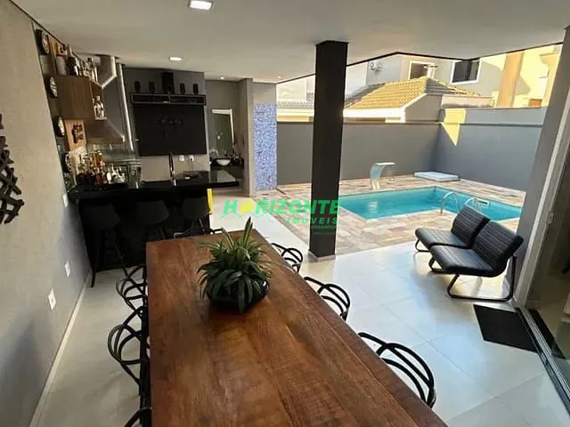 Casa com 262m² 4 quartos e 6 banheiros, à venda, no bairro Urbanova em São José dos Campos