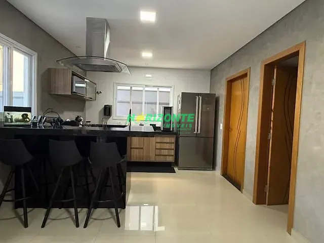 Casa com 262m² 4 quartos e 6 banheiros, à venda, no bairro Urbanova em São José dos Campos