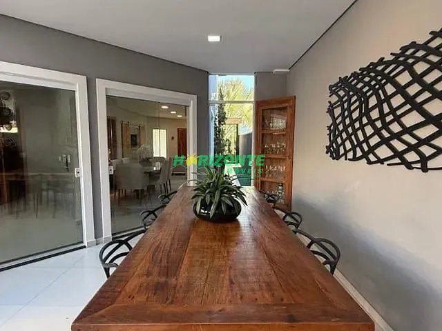 Casa com 262m² 4 quartos e 6 banheiros, à venda, no bairro Urbanova em São José dos Campos
