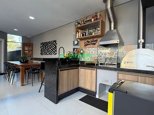 Casa com 262m² 4 quartos e 6 banheiros, à venda, no bairro Urbanova em São José dos Campos