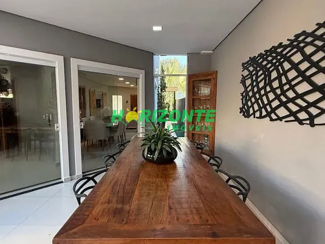 Casa com 262m² 4 quartos e 6 banheiros, à venda, no bairro Urbanova em São José dos Campos