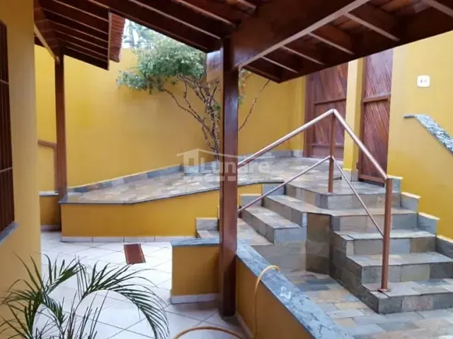 Sobrado com 420m² 3 quartos e 5 banheiros, à venda, no bairro Vila Santana em Mogi das Cruzes