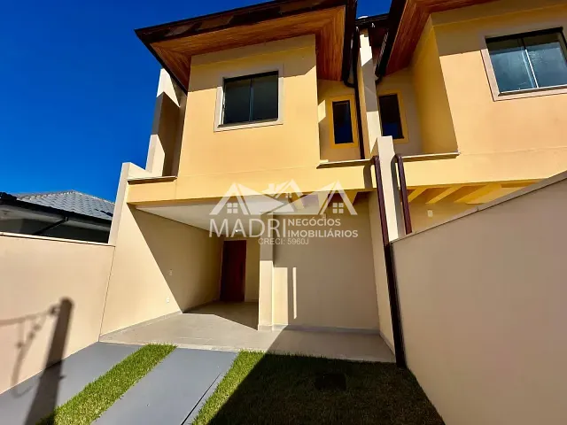 Sobrado 2 quartos e 3 banheiros, à venda, no bairro Forquilhas em São José