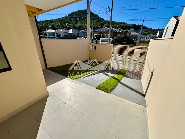 Sobrado 2 quartos e 3 banheiros, à venda, no bairro Forquilhas em São José