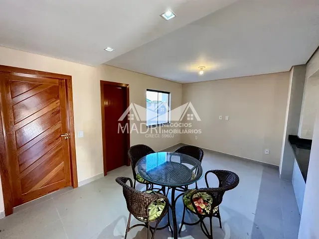 Sobrado 2 quartos e 3 banheiros, à venda, no bairro Forquilhas em São José