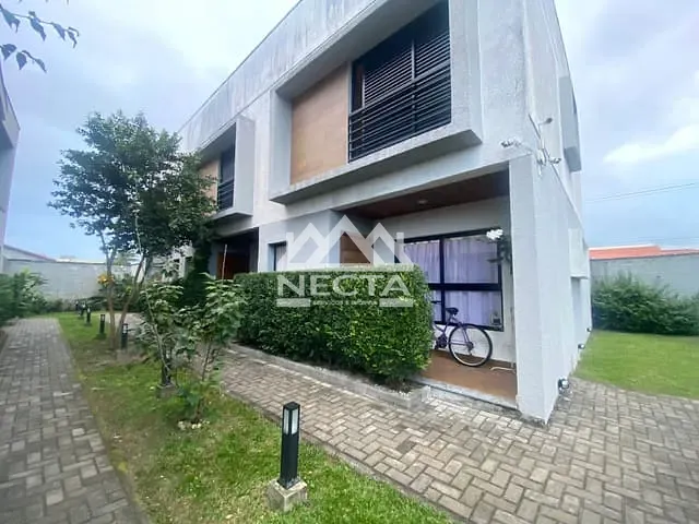 Sobrado com 101m² 2 quartos e 3 banheiros, à venda, no bairro Pontal de Santa Marina em Caraguatatuba