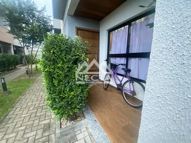 Sobrado com 101m² 2 quartos e 3 banheiros, à venda, no bairro Pontal de Santa Marina em Caraguatatuba