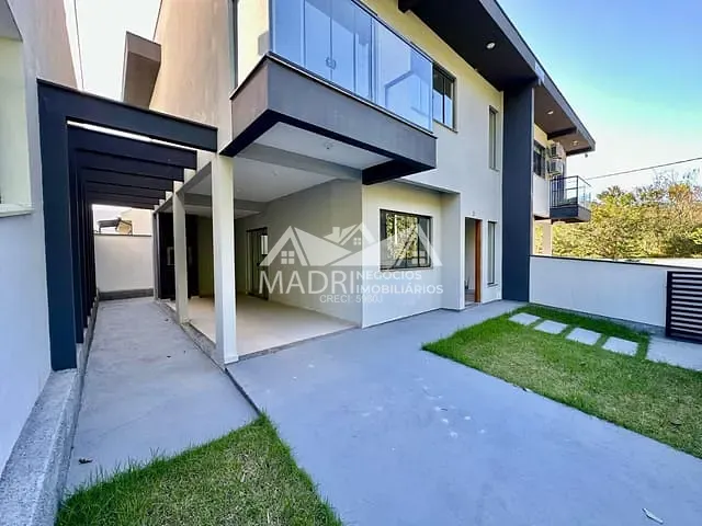 Sobrado 3 quartos e 3 banheiros, à venda, no bairro Forquilhas em São José