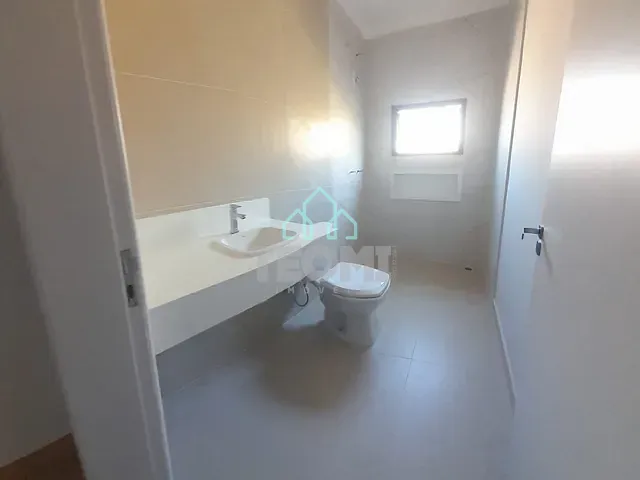 Sobrado com 300m² 3 quartos e 3 banheiros, à venda, no bairro Monte Belo em Taubaté
