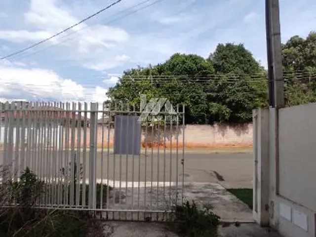 Sobrado 3 quartos e 2 banheiros, à venda, no bairro Uvaranas em Ponta Grossa