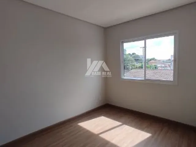 Sobrado 3 quartos e 2 banheiros, à venda, no bairro Uvaranas em Ponta Grossa