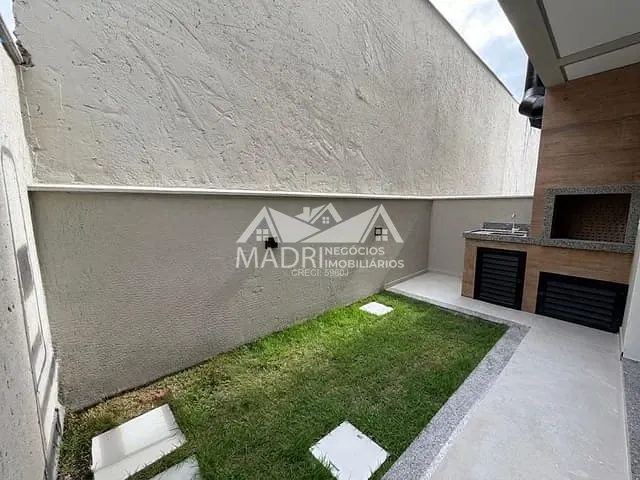 Sobrado 2 quartos e 3 banheiros, à venda, no bairro São Sebastião em Palhoça