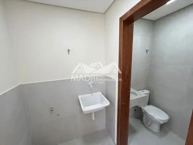 Sobrado 2 quartos e 3 banheiros, à venda, no bairro São Sebastião em Palhoça