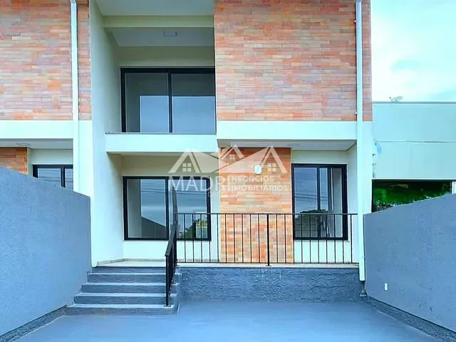 Sobrado 2 quartos e 3 banheiros, à venda, no bairro Serraria em São José