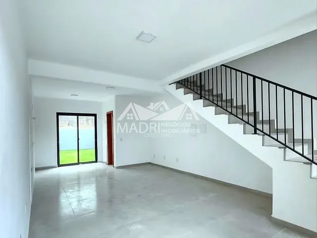 Sobrado 2 quartos e 3 banheiros, à venda, no bairro Serraria em São José