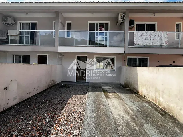 Sobrado 2 quartos e 2 banheiros, para alugar, no bairro São Sebastião em Palhoça