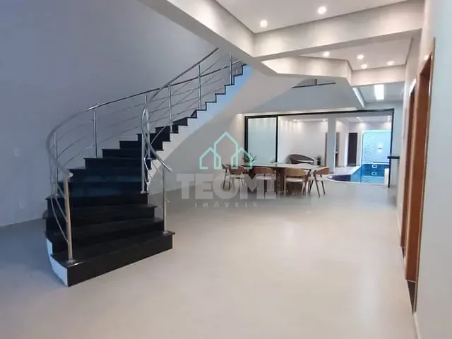 Sobrado com 360m² 5 quartos e 2 banheiros, à venda ou para alugar, no bairro Parque São Cristóvão em Taubaté