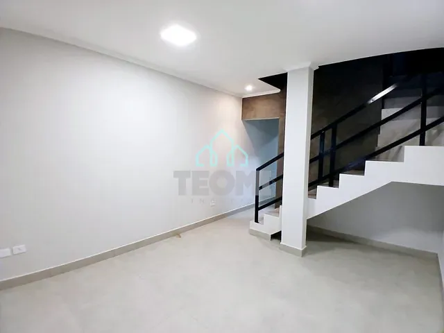 Sobrado com 125m² 3 quartos e 2 banheiros, à venda, no bairro Granja Daniel em Taubaté
