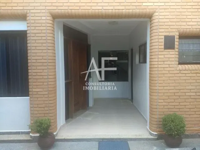 Sobrado com 242m² 4 quartos e 2 banheiros, à venda ou para alugar, no bairro Vila Jaboticabeira em Taubaté