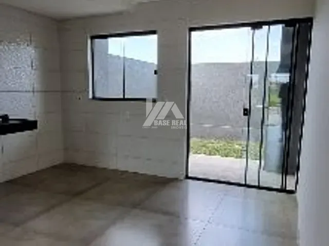 Sobrado 2 quartos e 2 banheiros, à venda, no bairro Colônia Dona Luíza em Ponta Grossa