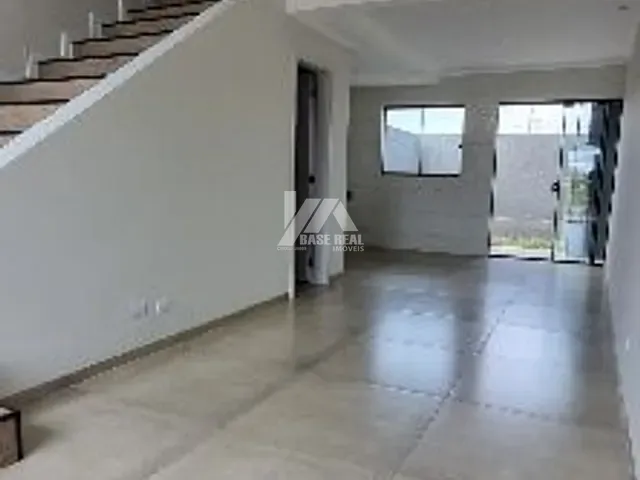 Sobrado 2 quartos e 2 banheiros, à venda, no bairro Colônia Dona Luíza em Ponta Grossa