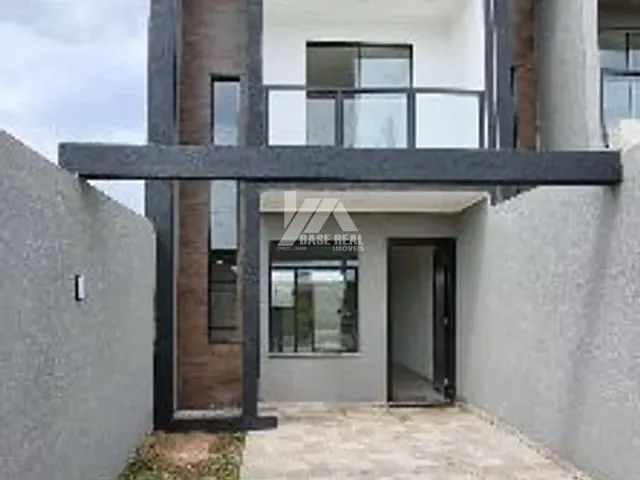 Sobrado 2 quartos e 2 banheiros, à venda, no bairro Colônia Dona Luíza em Ponta Grossa