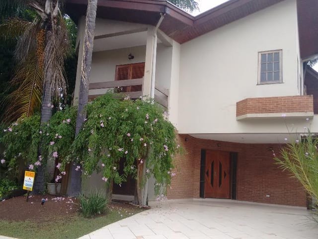 Casa com 375m² 4 quartos e 3 banheiros, para alugar, no bairro Urbanova em São José dos Campos