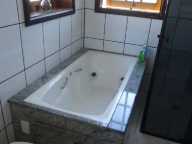 Casa com 375m² 4 quartos e 3 banheiros, para alugar, no bairro Urbanova em São José dos Campos