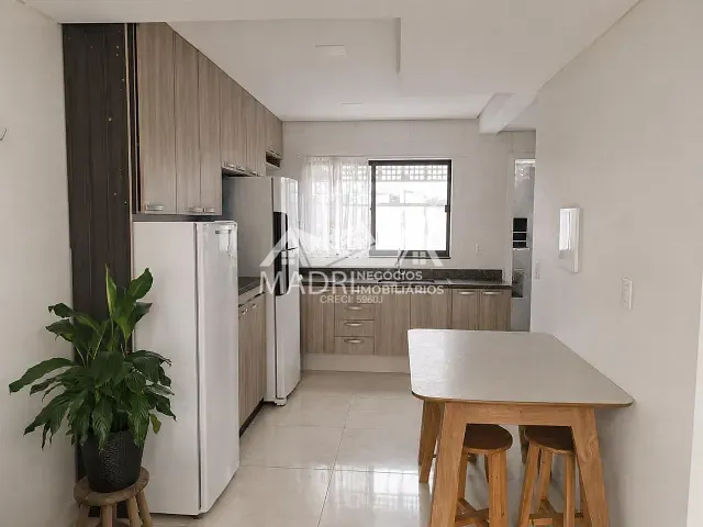 Sobrado 2 quartos e 2 banheiros, à venda, no bairro Forquilhas em São José