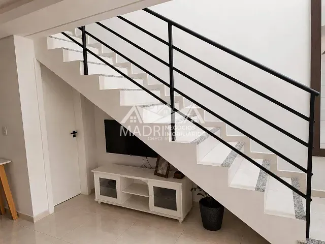 Sobrado 2 quartos e 2 banheiros, à venda, no bairro Forquilhas em São José