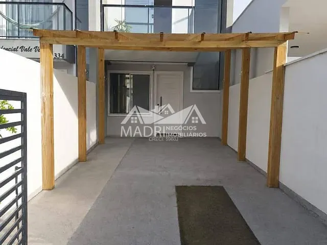 Sobrado 2 quartos e 2 banheiros, à venda, no bairro Forquilhas em São José