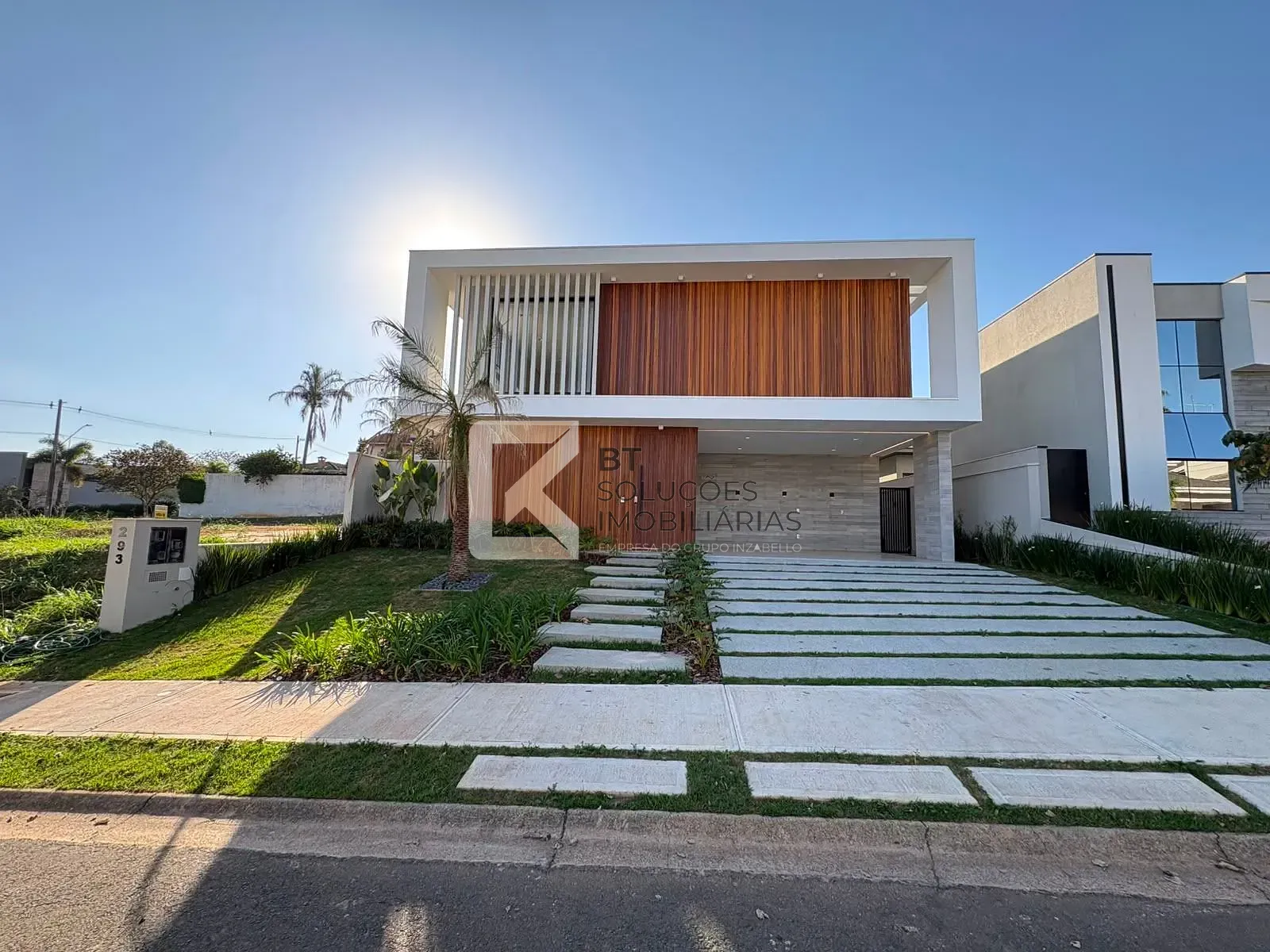 Sobrado, 4 quartos, 357 m² - Foto 1
