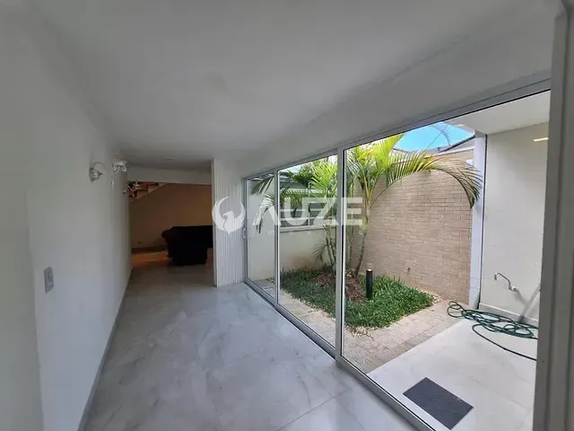 Sobrado com 226m² 3 quartos e 4 banheiros, à venda, no bairro Guabirotuba em Curitiba