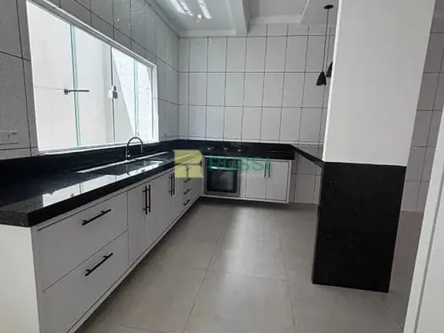 Sobrado com 175m² 4 quartos e 6 banheiros, à venda, no bairro Recanto dos Eucaliptos em São José dos Campos